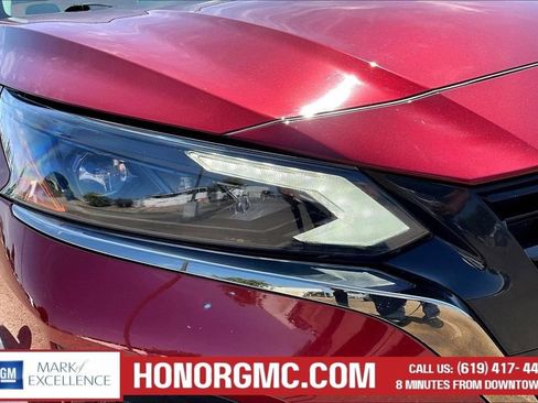 Used 2024 Nissan Altima 2.5 SR FWD image 32
