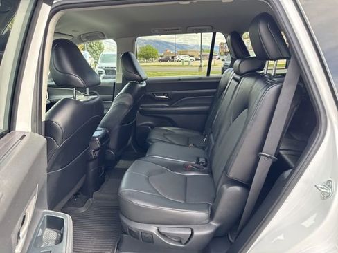 Used 2024 Toyota Grand Highlander AWD image 14