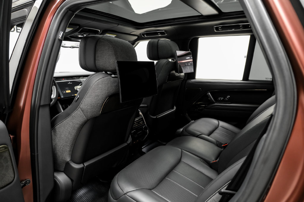 Used 2023 Land Rover Range Rover SV AWD/4WD image 36