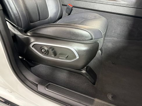 Used 2024 Jeep Wagoneer Series II w/ Flexible Seating Group AWD/4WD image 25