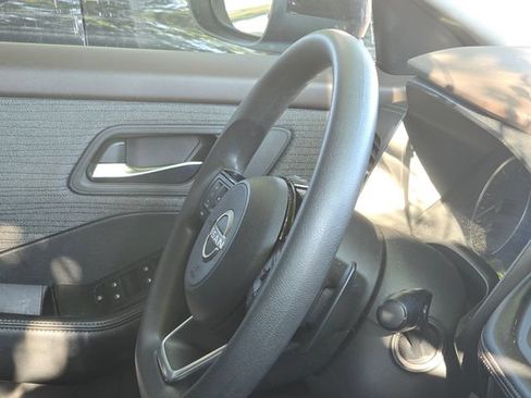 Certified 2023 Nissan Rogue SV FWD image 8