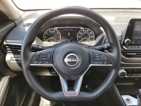 Used 2024 Nissan Altima 2.5 SV FWD image 22