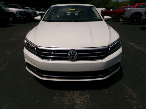 Used 2017 Volkswagen Passat 1.8T SEL Premium FWD image 3