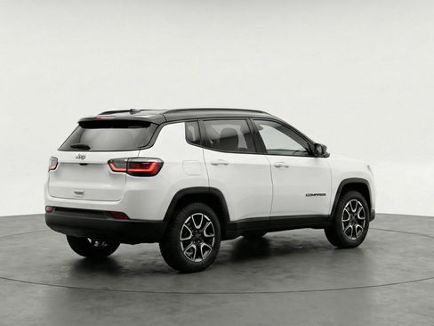 Used 2025 Jeep Compass Trailhawk AWD/4WD image 7
