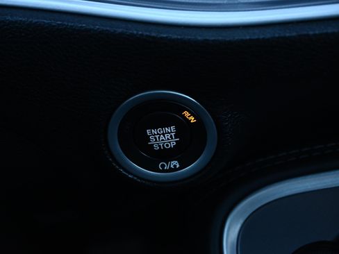 Used 2019 Dodge Challenger R/T w/ Driver Convenience Group image 21