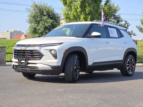 Used 2025 Chevrolet TrailBlazer LT FWD image 17