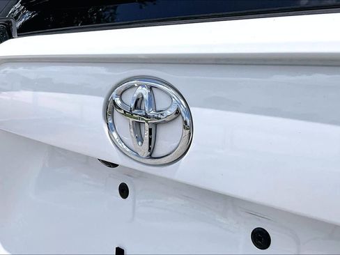 Used 2022 Toyota RAV4 XLE FWD image 31