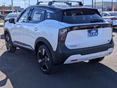 New 2026 Nissan Kicks SR w/ Illumination Package image 4
