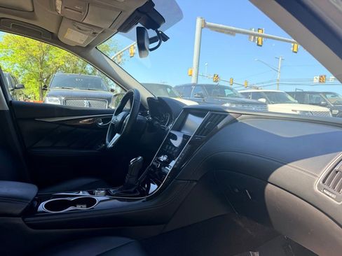 Used 2019 INFINITI Q50 Luxe w/ Essential Package (3.0T Luxe) AWD/4WD image 18