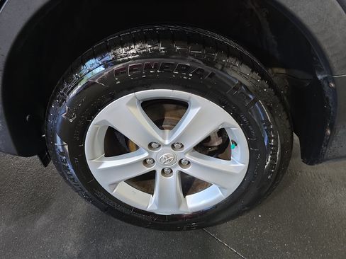 Used 2013 Toyota RAV4 XLE AWD/4WD image 32