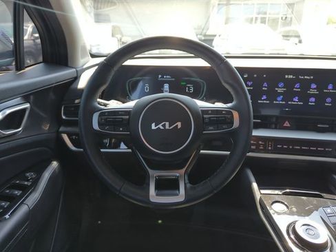 Used 2023 Kia Sportage EX AWD/4WD image 16