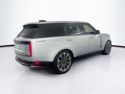 New 2025 Land Rover Range Rover Long Wheelbase SE image 5