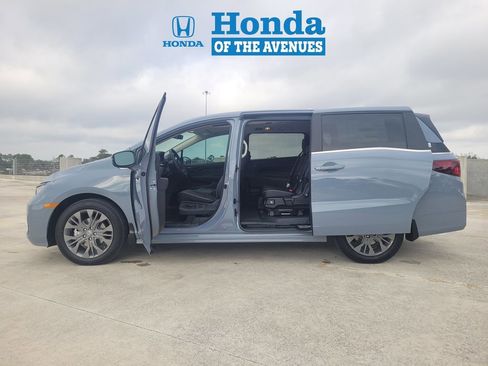 New 2026 Honda Odyssey Touring image 4