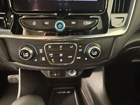 Used 2023 Chevrolet Traverse LT AWD/4WD image 23