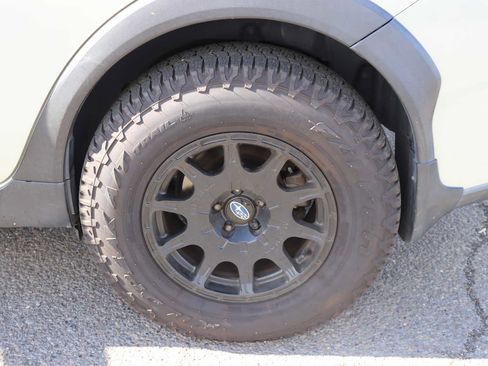 Used 2017 Subaru Crosstrek 2.0i Limited image 9