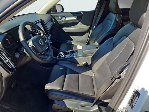 Used 2024 Volvo XC40 B5 Plus w/ Climate Package AWD/4WD image 34