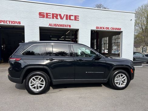 Used 2024 Jeep Grand Cherokee Laredo X image 7