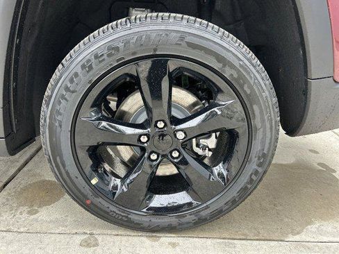 New 2025 Jeep Grand Cherokee L Laredo image 11