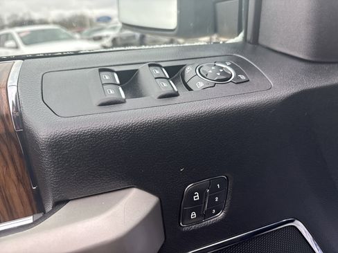 Used 2020 Ford F150 Lariat image 13