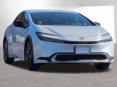 Used 2024 Toyota Prius Prime FWD image 3