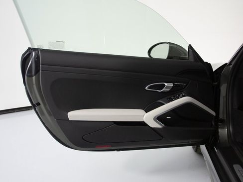 Certified 2025 Porsche 718 Cayman image 17