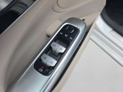 Used 2025 Mercedes-Benz C 300 4MATIC Sedan image 24