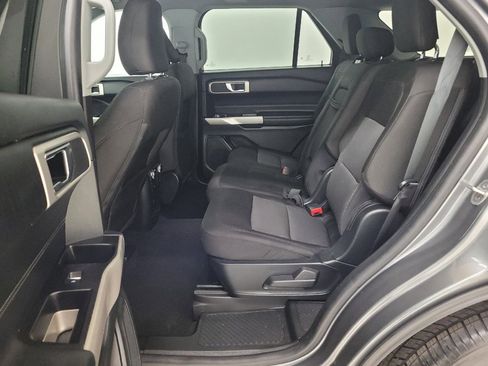 Used 2022 Ford Explorer XLT image 18