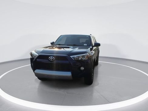 Used 2018 Toyota 4Runner TRD Off-Road AWD/4WD image 3