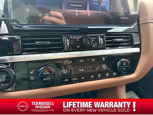 New 2026 Nissan Pathfinder Platinum image 18