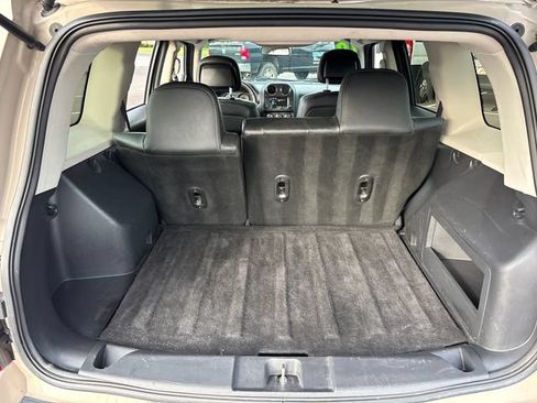 Used 2016 Jeep Patriot High Altitude FWD image 29