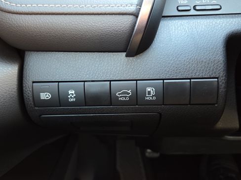 Used 2024 Toyota Camry SE image 28