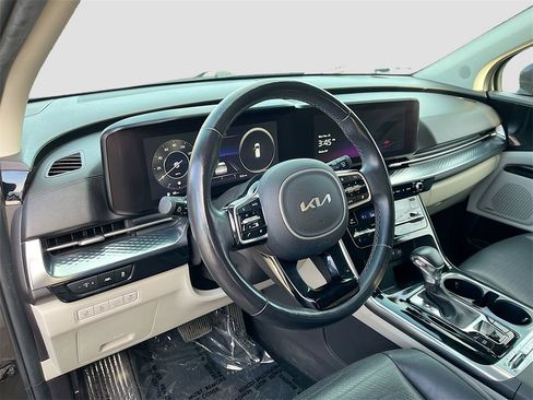 Used 2022 Kia Carnival SX Prestige image 9