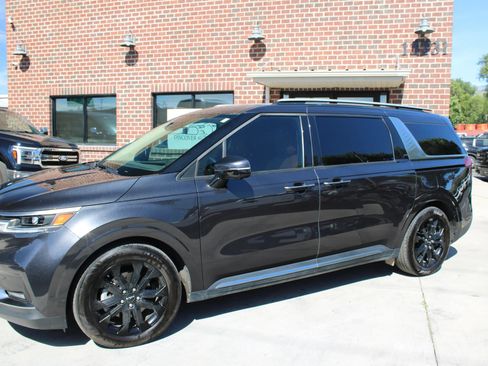 Used 2024 Kia Carnival SX FWD image 4