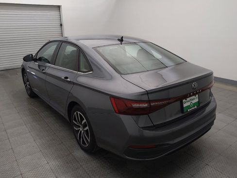 Used 2025 Volkswagen Jetta SE FWD image 5