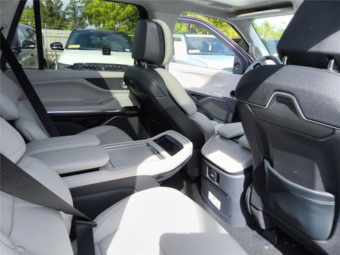 New 2026 Lincoln Navigator L Reserve AWD/4WD image 22