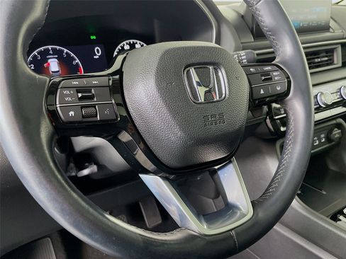 Used 2024 Honda Pilot Touring image 16