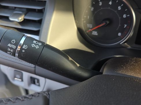 Used 2023 GMC Acadia SLT image 26