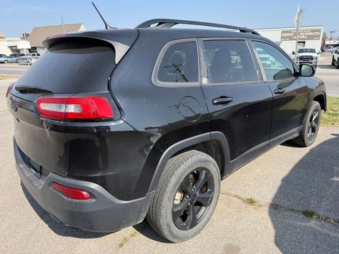 Used 2018 Jeep Cherokee Latitude w/ Altitude Package image 20