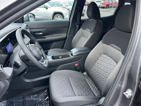 Used 2025 Nissan Kicks SV image 34