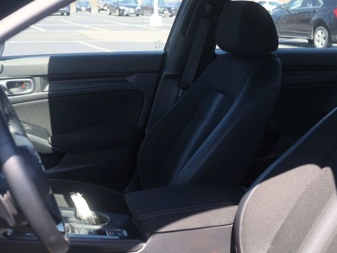 Used 2025 Honda Civic Sport image 4