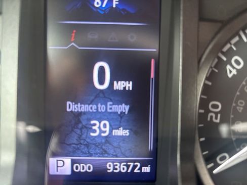Used 2022 Toyota Tacoma TRD Off-Road w/ Technology Package AWD/4WD image 11