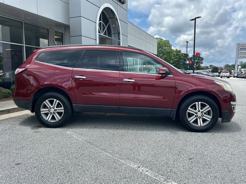 Used 2016 Chevrolet Traverse LT image 2