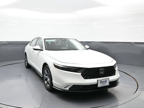 Used 2023 Honda Accord EX image 3
