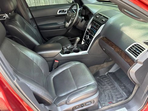 Used 2014 Ford Explorer Limited w/ Equipment Group 302A AWD/4WD image 45