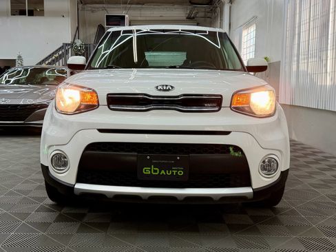 Used 2018 Kia Soul + image 2
