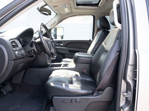 Used 2014 Chevrolet Silverado 3500 LTZ AWD/4WD image 8