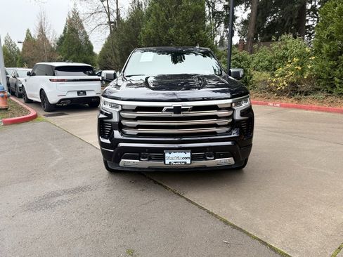 Used 2022 Chevrolet Silverado 1500 High Country w/ High Country Premium Package image 2