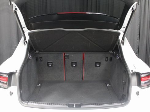 Used 2021 Porsche Macan image 16