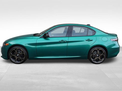 Used 2025 Alfa Romeo Giulia AWD w/ Driving Assist Package image 11