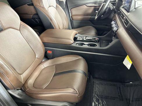 Used 2025 Honda Pilot Elite image 25